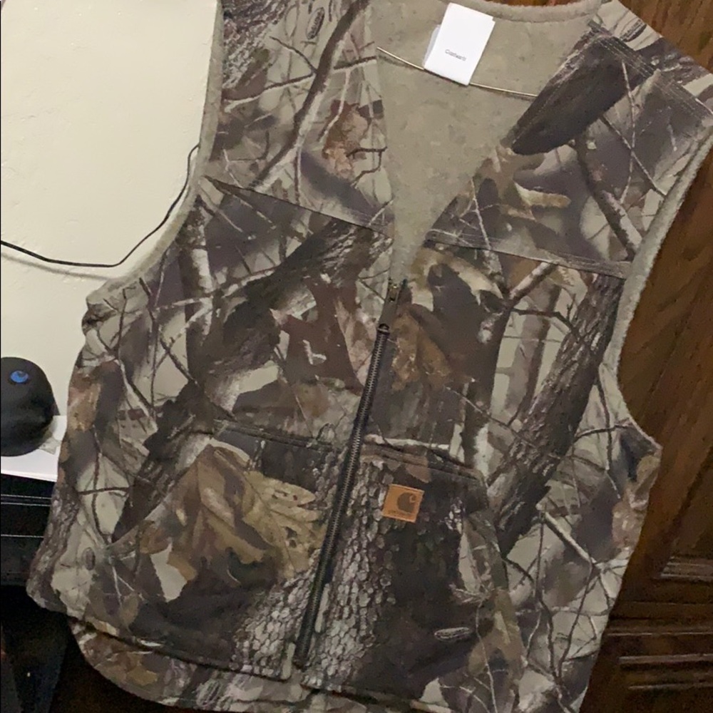 Men’s carhartt real tree camo vest